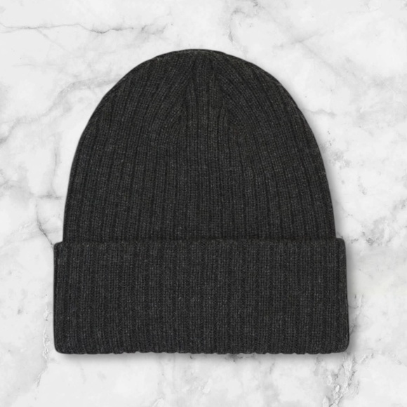 🇨🇦🆕Adult | Black Ribbed Knit Beanie with Folded Cuff - Picture 3 of 12